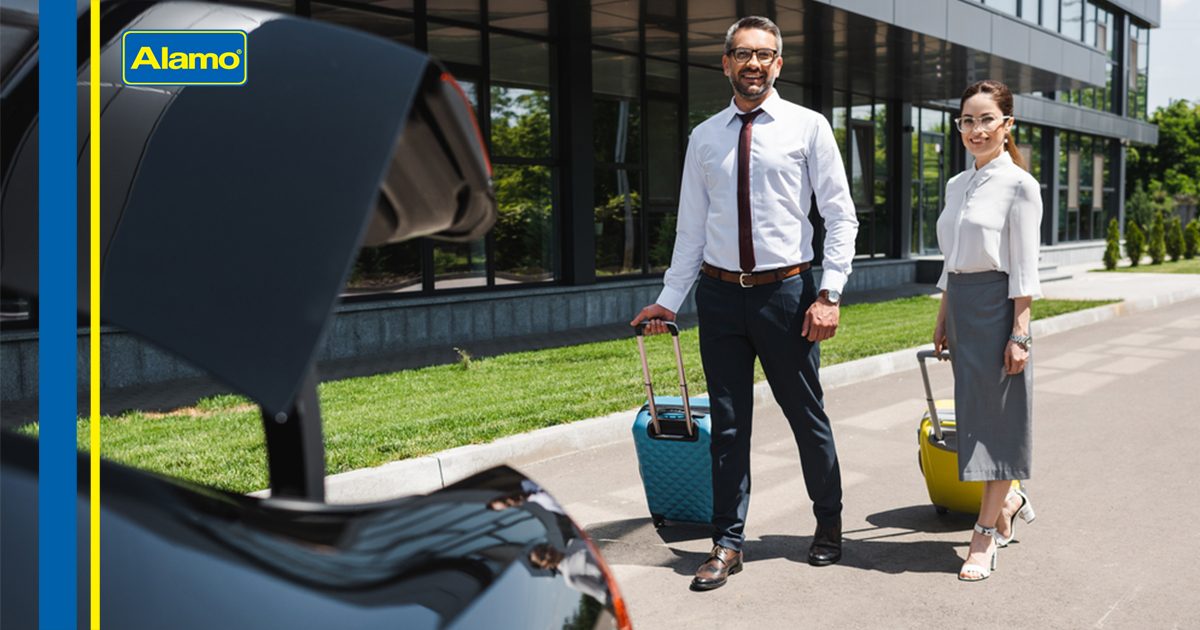 Trabajo en equipo durante un viaje de negocios